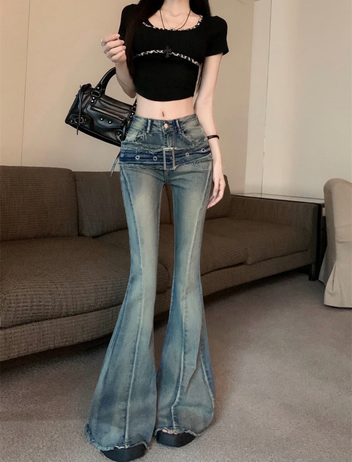 ローライズ フレアジーンズ